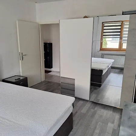 Moeblierte Wohnung, Zentral Gelegen , Naehe Flughafen Koeln- Bonn *
